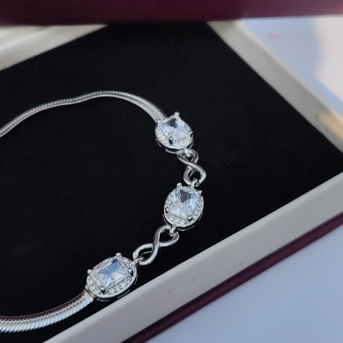 Silver Bracelets & Bangle